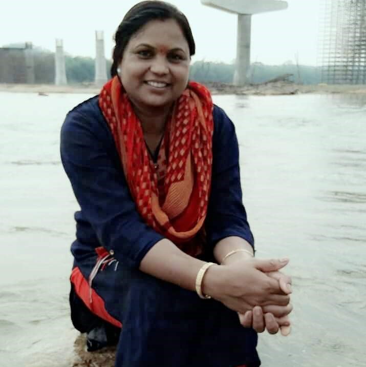 बस्तर के धुर माओवाद प्रभावित इलाके बीजापुर में रहने वाली पूनम वासम की कविताओं ने मचाई धूम